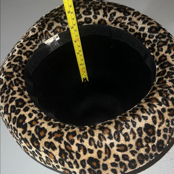 Leopard Trim Black Hat - Picture 5 of 6